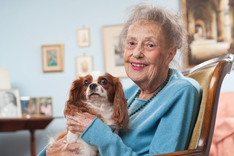 photo Mary Lou with her dog